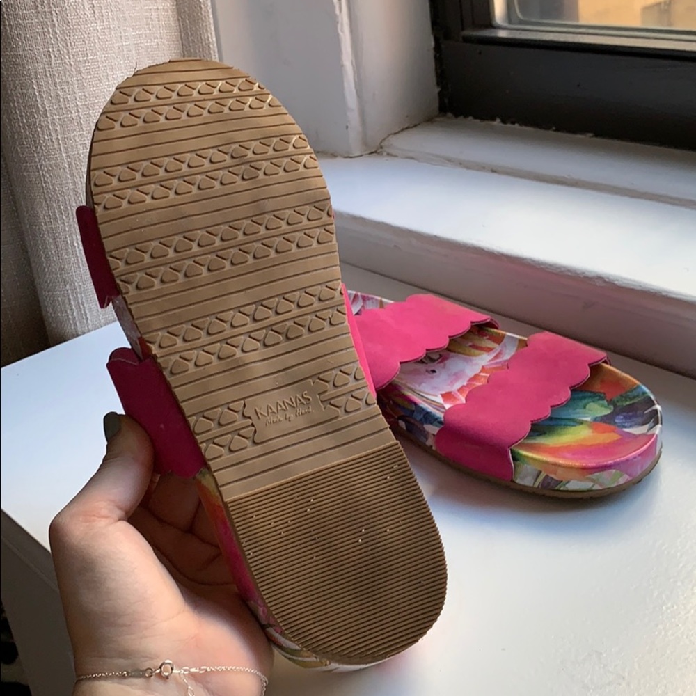 Never Worn- Kaanas Tropical Pool Slides. Size 8 - image 3